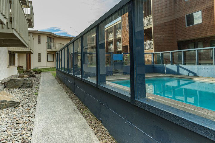 Cozy Cove Beachfront Resort Inn - thumb 2