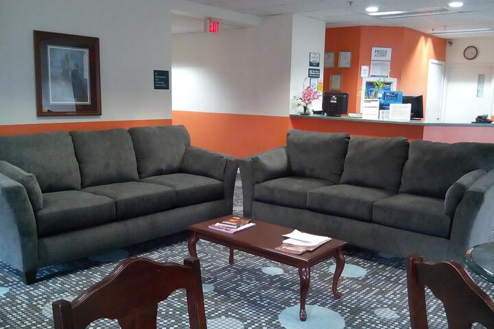 President Inn & Suites - thumb 4