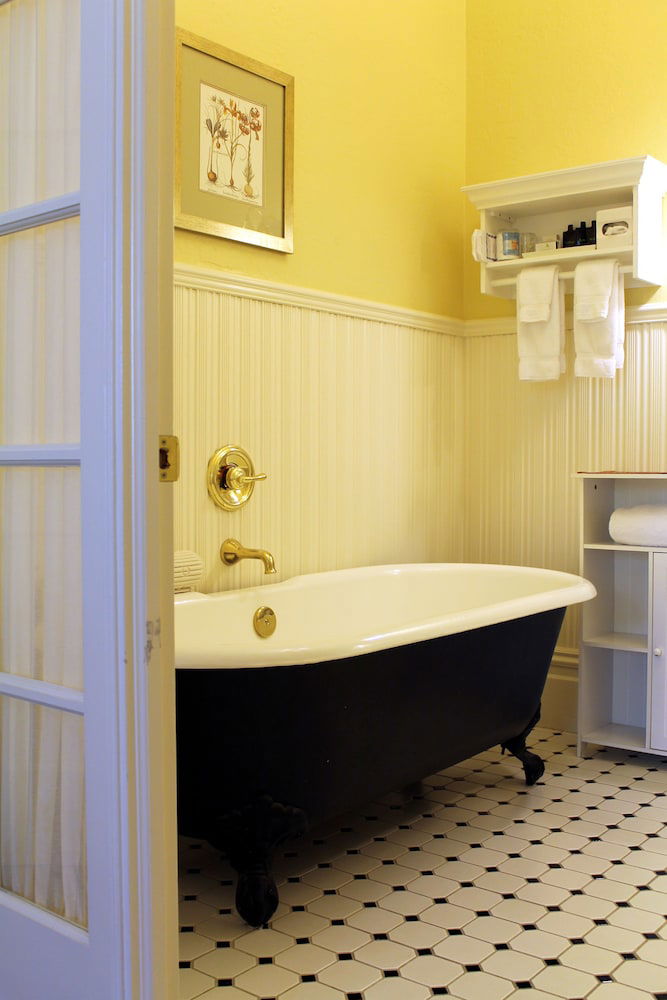 Healdsburg Inn On The Plaza, A Four Sisters Inn - thumb 3