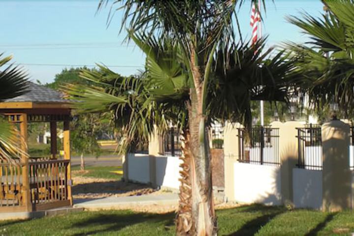 The Executive Inn & Suites - thumb 3