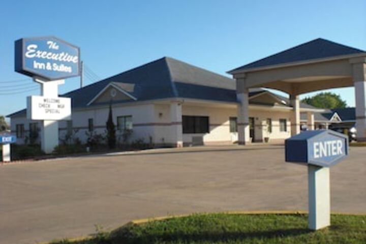 The Executive Inn & Suites - thumb 4