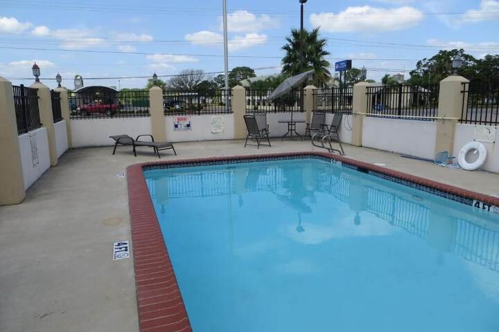 The Executive Inn & Suites - thumb 5