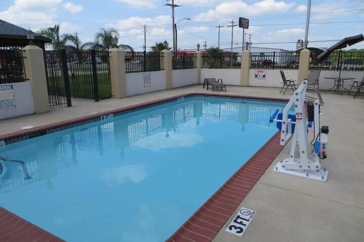 The Executive Inn & Suites - thumb 6