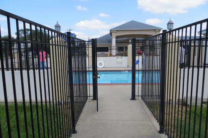 The Executive Inn & Suites - thumb 7