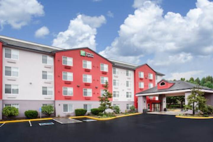Holiday Inn Express & Suites Lincoln City, An IHG Hotel - thumb 0