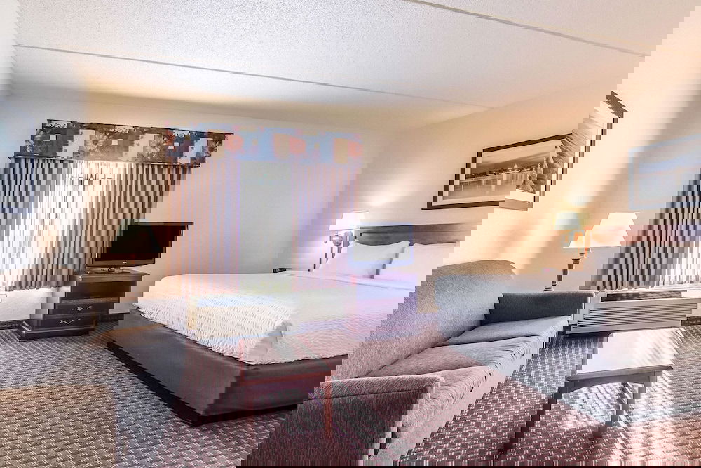 Clarion Suites At The Alliant Energy Center - thumb 4