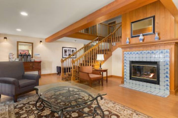 Country Inn & Suites By Radisson, Holland, MI - thumb 0