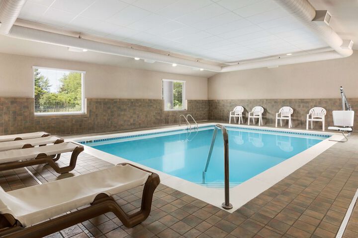 Country Inn & Suites By Radisson, Holland, MI - thumb 3