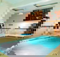 D. Hotel Suites  Spa - Accommodation Los Angeles