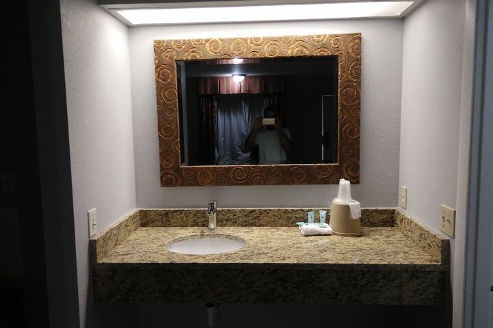 Travelodge By Wyndham Venice - thumb 4