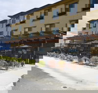 Holiday Inn Express Hotel  Suites Belgrade an IHG Hotel - Accommodation Los Angeles