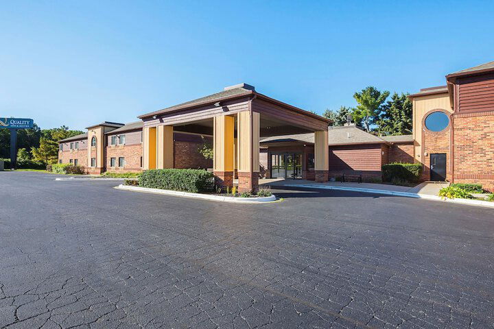 Quality Inn & Suites - thumb 2