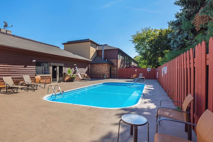 Quality Inn & Suites - thumb 6