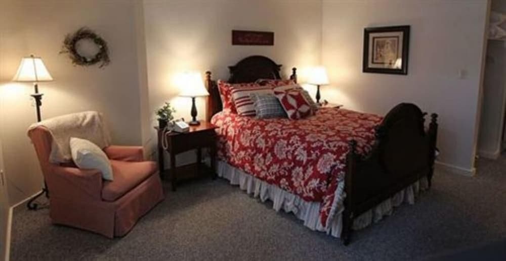 Camelot Restaurant & Inn - thumb 0