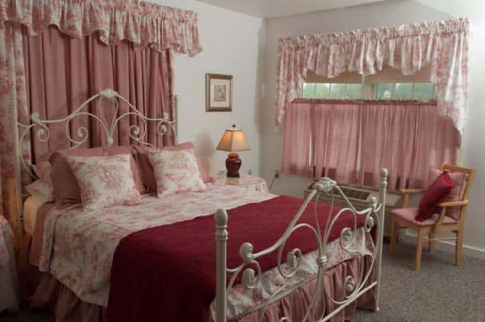 Camelot Restaurant & Inn - thumb 6