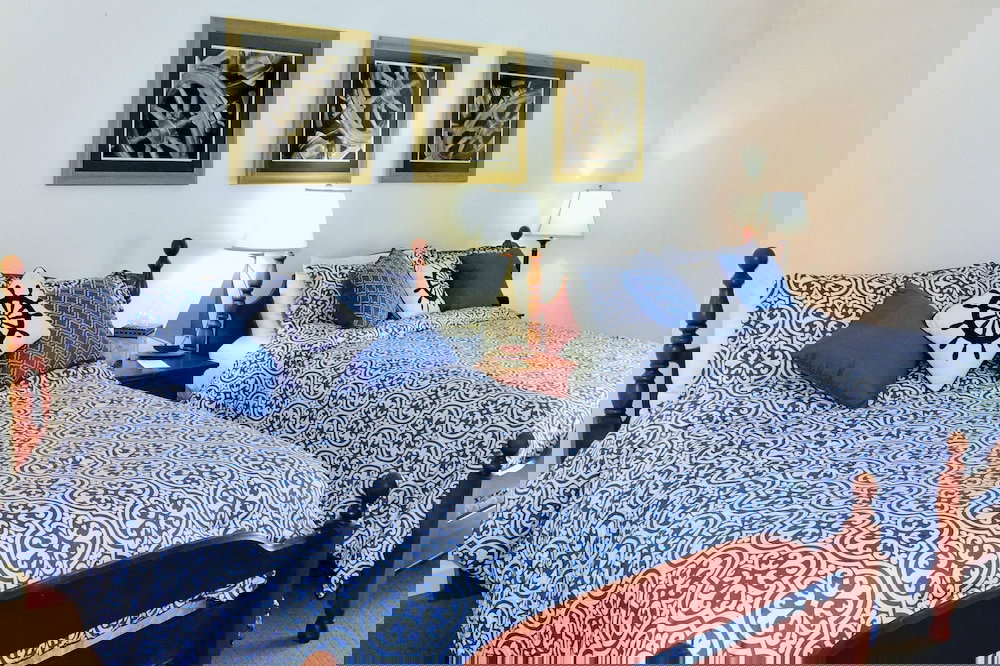 Camelot Restaurant & Inn - thumb 4