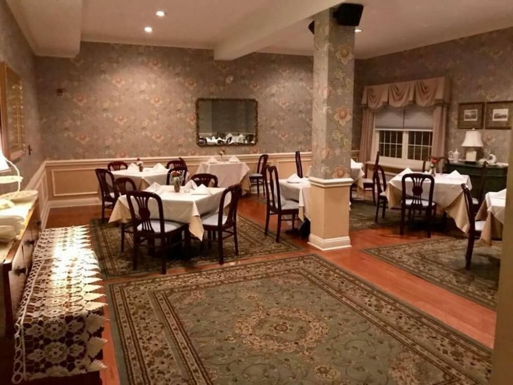Camelot Restaurant & Inn - thumb 5