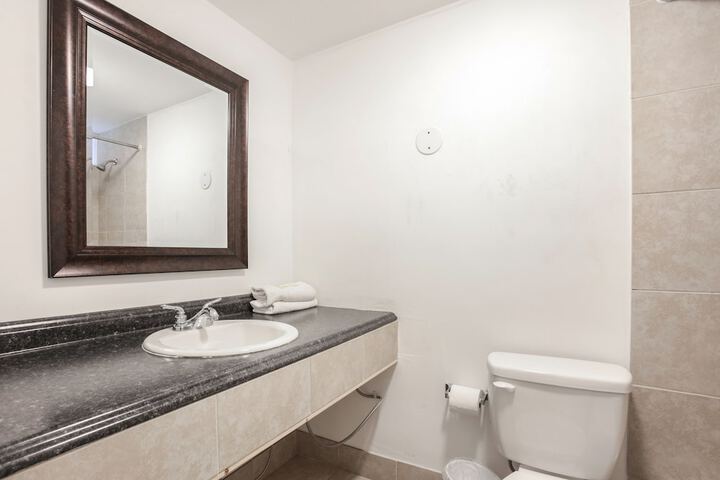 Camelot Waterfront Inn - thumb 4