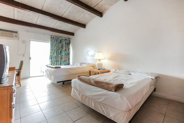 Camelot Waterfront Inn - thumb 7