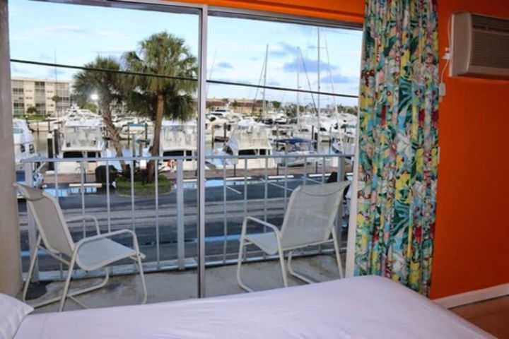 Camelot Waterfront Inn - thumb 5