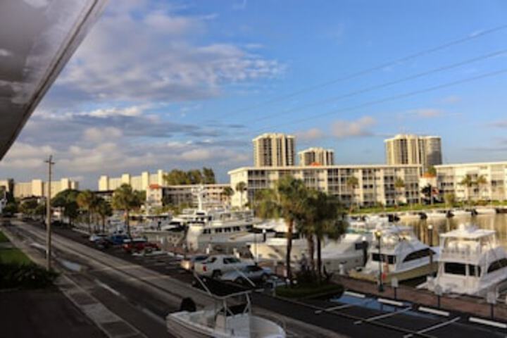 Camelot Waterfront Inn - thumb 0