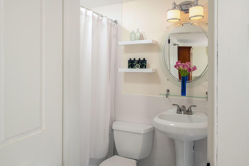 The Inn At Yarmouth Port - thumb 3