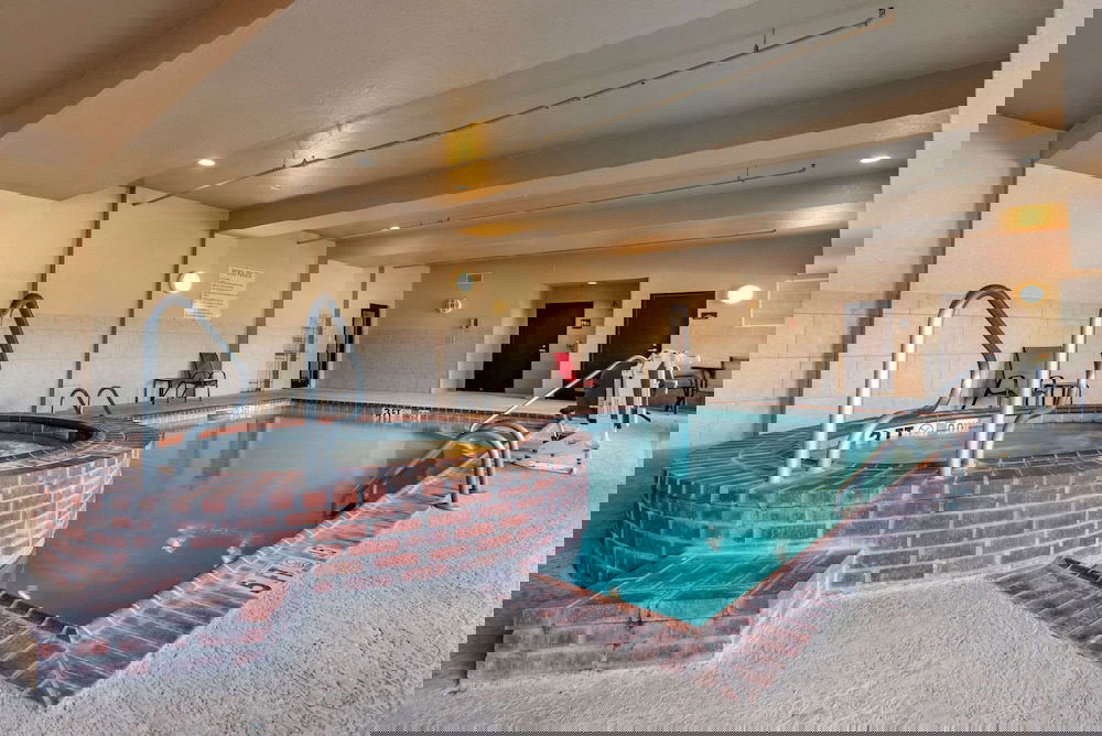 Comfort Inn And Suites - thumb 2