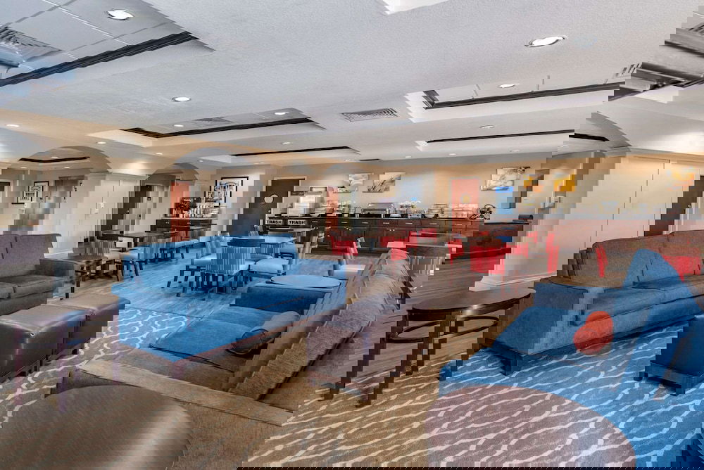 Comfort Inn And Suites - thumb 5