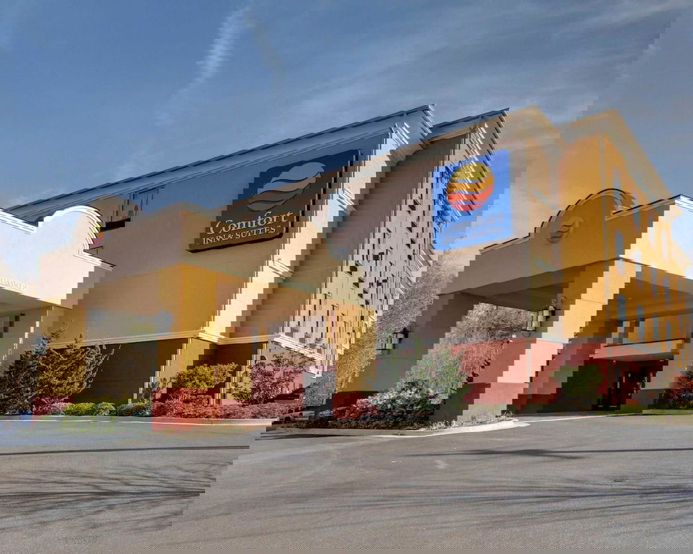 Comfort Inn And Suites - thumb 0