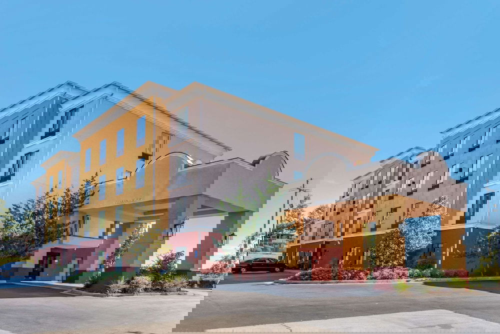 Comfort Inn And Suites - thumb 1