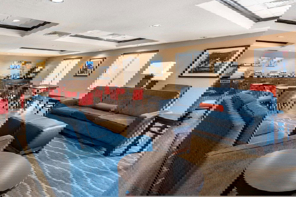 Comfort Inn And Suites - thumb 4