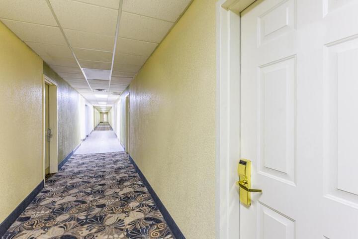 OYO Townhouse Tulsa Airport & Fairgrounds - thumb 2