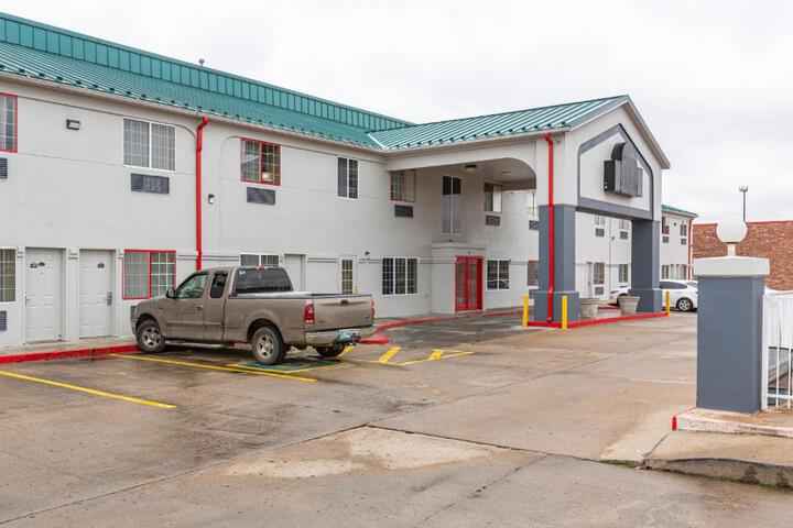 OYO Townhouse Tulsa Airport & Fairgrounds - thumb 4