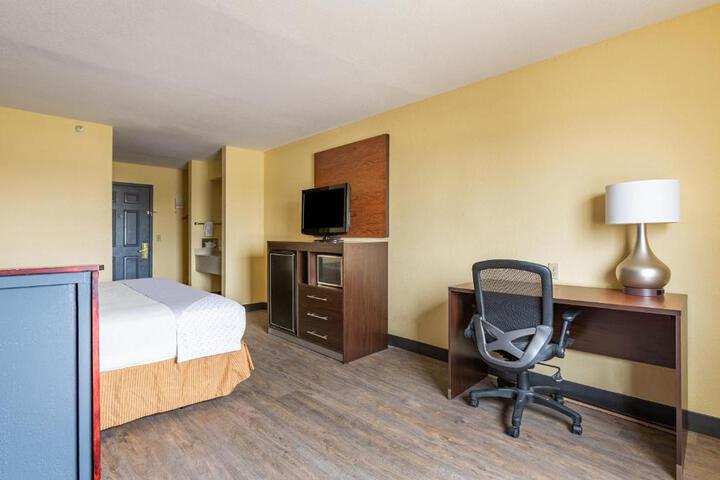 OYO Townhouse Tulsa Airport & Fairgrounds - thumb 5