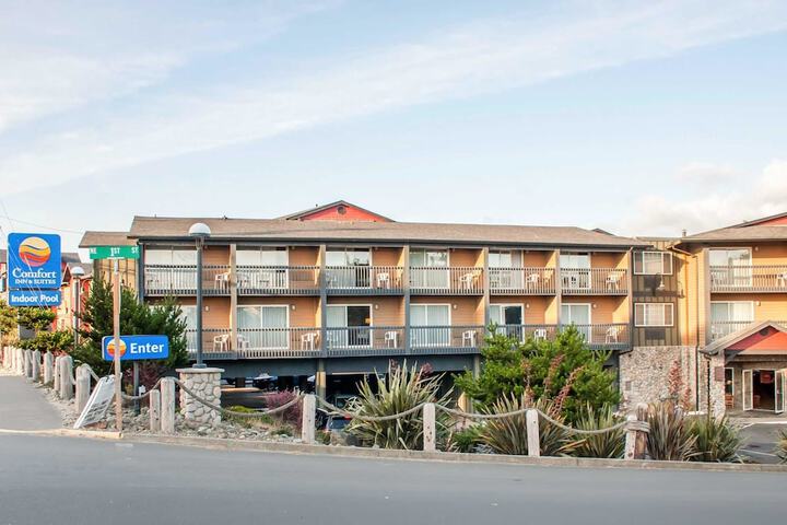 Comfort Inn & Suites Lincoln City - thumb 1