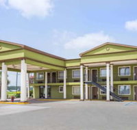 Days Inn by Wyndham Crowley - Accommodation Los Angeles