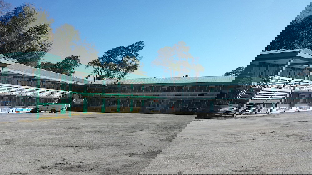 Gator Lodge - thumb 0