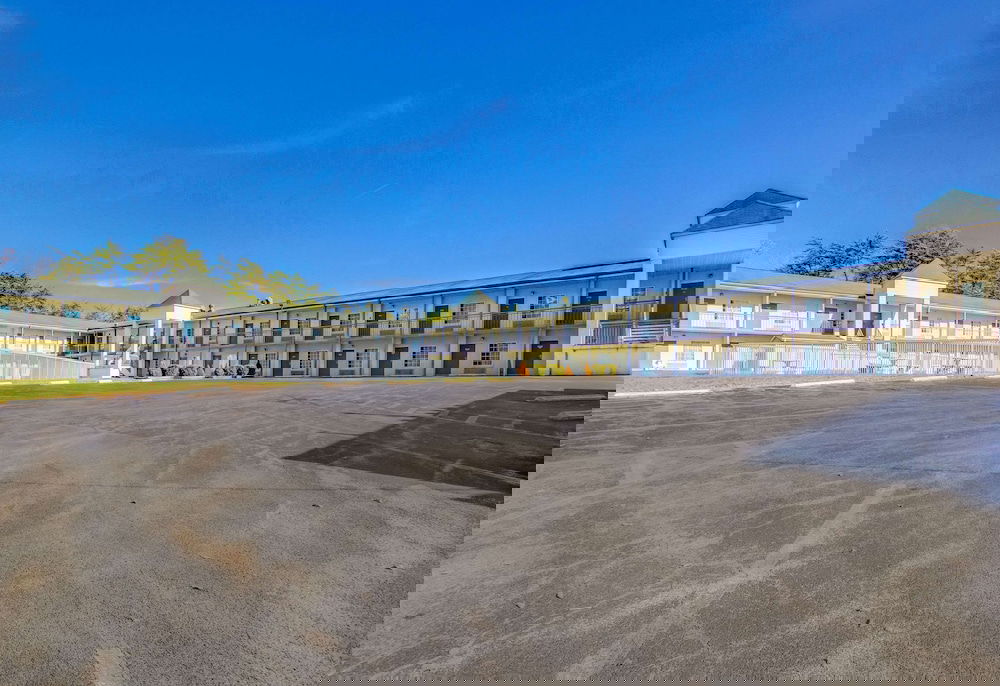 Econo Lodge - thumb 0