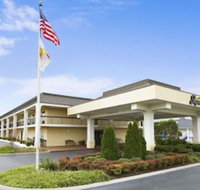 Super 8 by Wyndham Calhoun - Accommodation Los Angeles