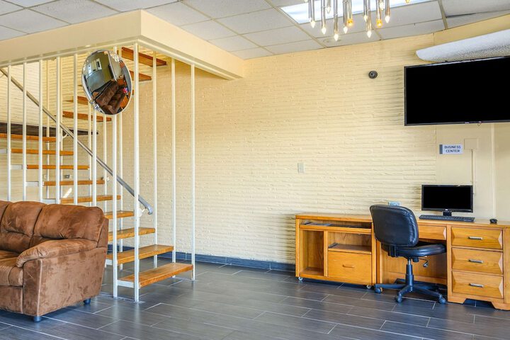 Rodeway Inn - thumb 6