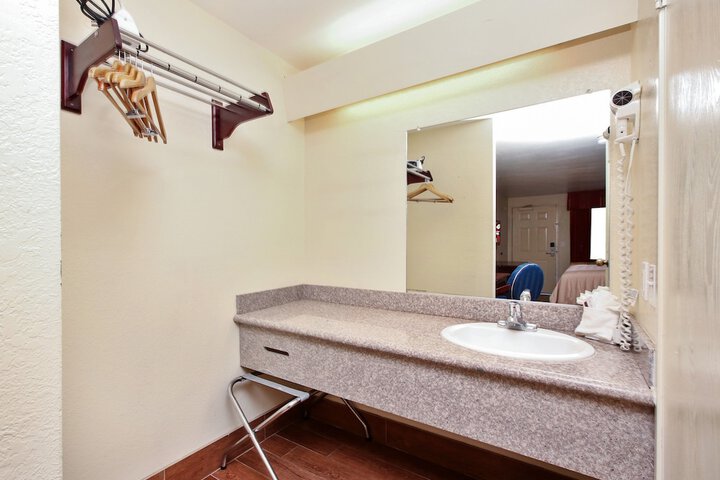 Red Roof Inn Lompoc - thumb 6