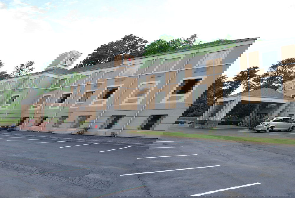 Jameson Inn And Suites Riverdale - thumb 1