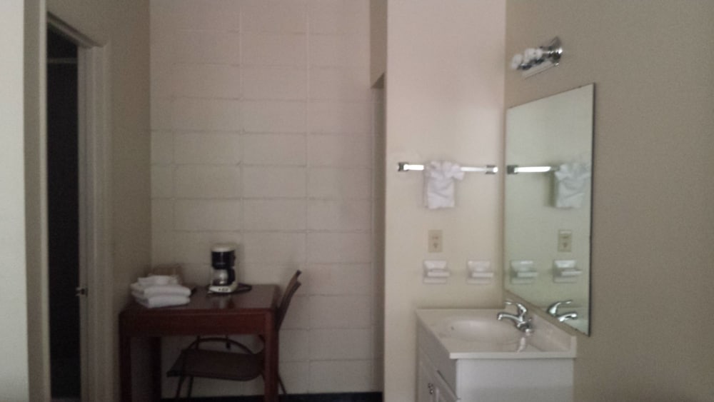 Airport Motor Inn Lounge / Package Store - thumb 6