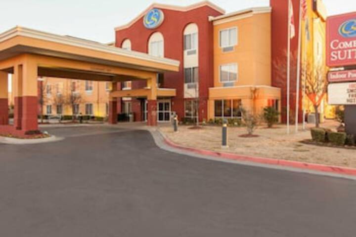 Comfort Suites Central/I-44 - thumb 0