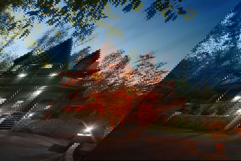 Smoky Mountain Getaway - Five Bedroom Cabin - thumb 0