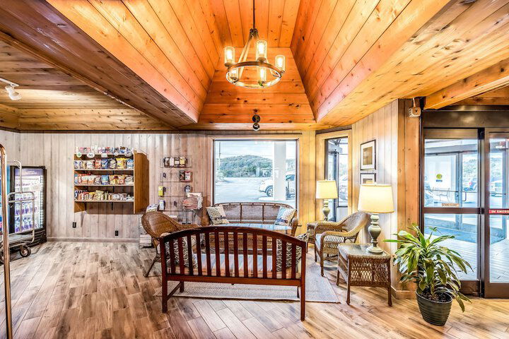 The Inn At Pine Knoll Shores - thumb 6