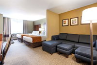 Comfort Suites Johnson Creek Conference Center