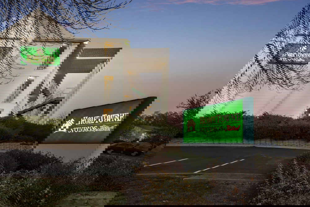 HomeTowne Studios By Red Roof Kansas City - Independence, MO - thumb 4