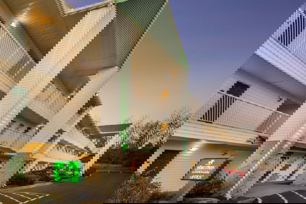 HomeTowne Studios By Red Roof Kansas City - Independence, MO - thumb 1