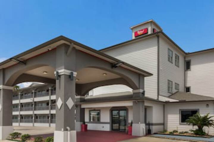 Red Roof Inn Plus+ Galveston - Beachfront - thumb 0